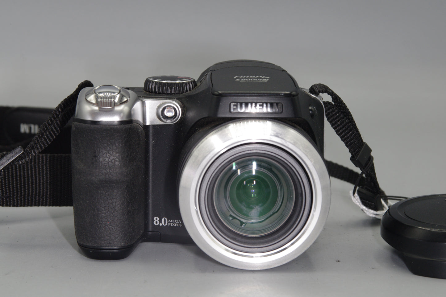 Fujifilm FinePix S Series S8000fd 8MP 18X Zoom Digital Camera (AA Batteries)