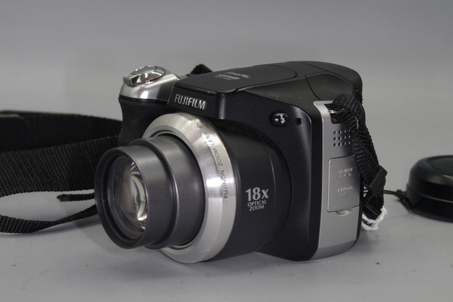 Fujifilm FinePix S Series S8000fd 8MP 18X Zoom Digital Camera (AA Batteries)