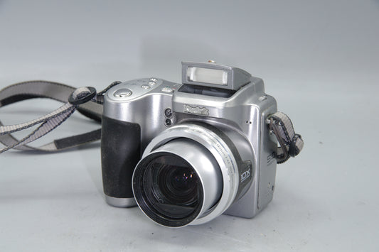 Vintage Kodak Z740 5MP Digital Bridge Camera - Takes AA Batteries - Excellent