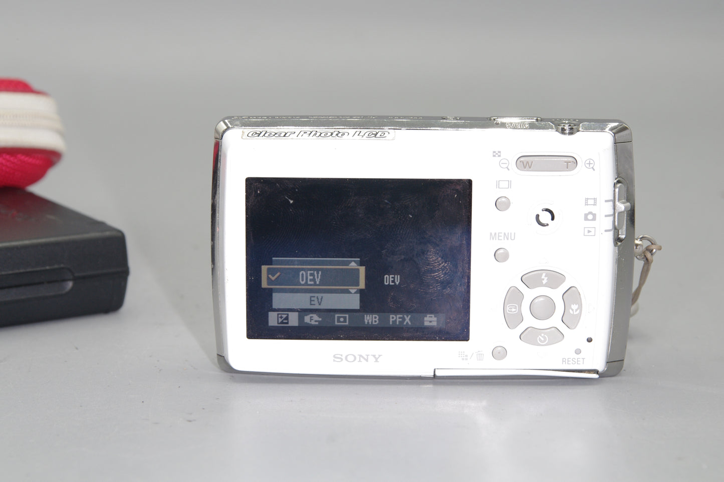 Sony DSC-T33 5.1 MP Digital Compact Camera with case and charger