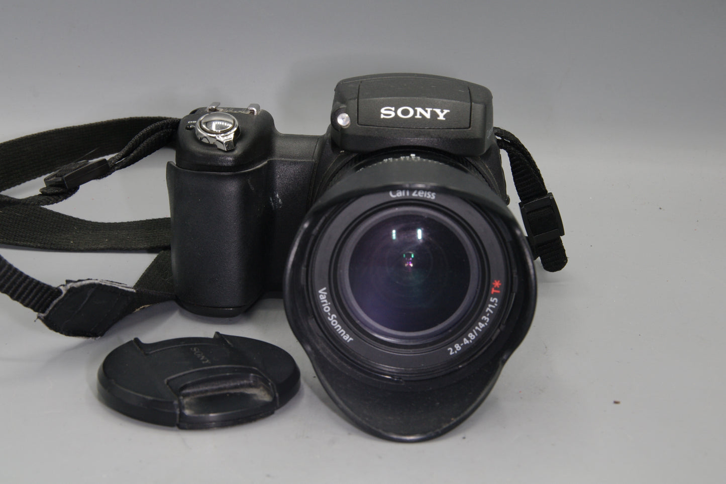 Sony Cyber-shot DSC-R1 – 10MP APS-C Sensor – Zeiss 24–120mm – VGC – Tested