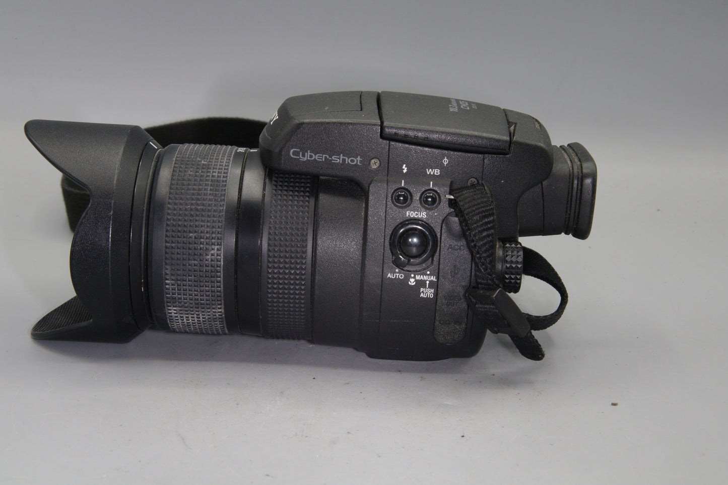 Sony Cyber-shot DSC-R1 – 10MP APS-C Sensor – Zeiss 24–120mm – VGC – Tested