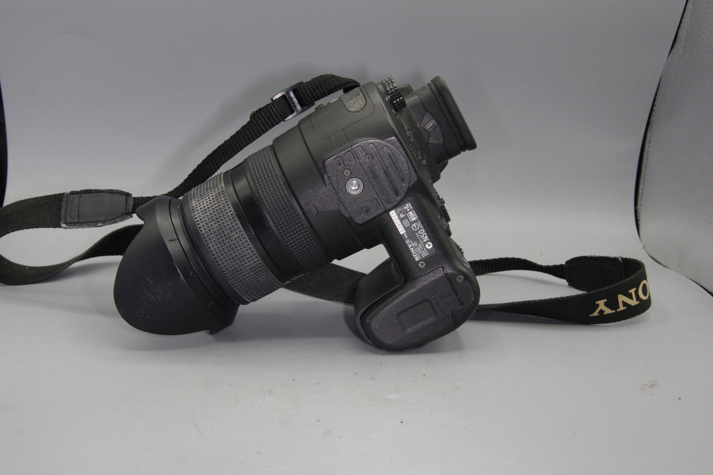 Sony Cyber-shot DSC-R1 – 10MP APS-C Sensor – Zeiss 24–120mm – VGC – Tested