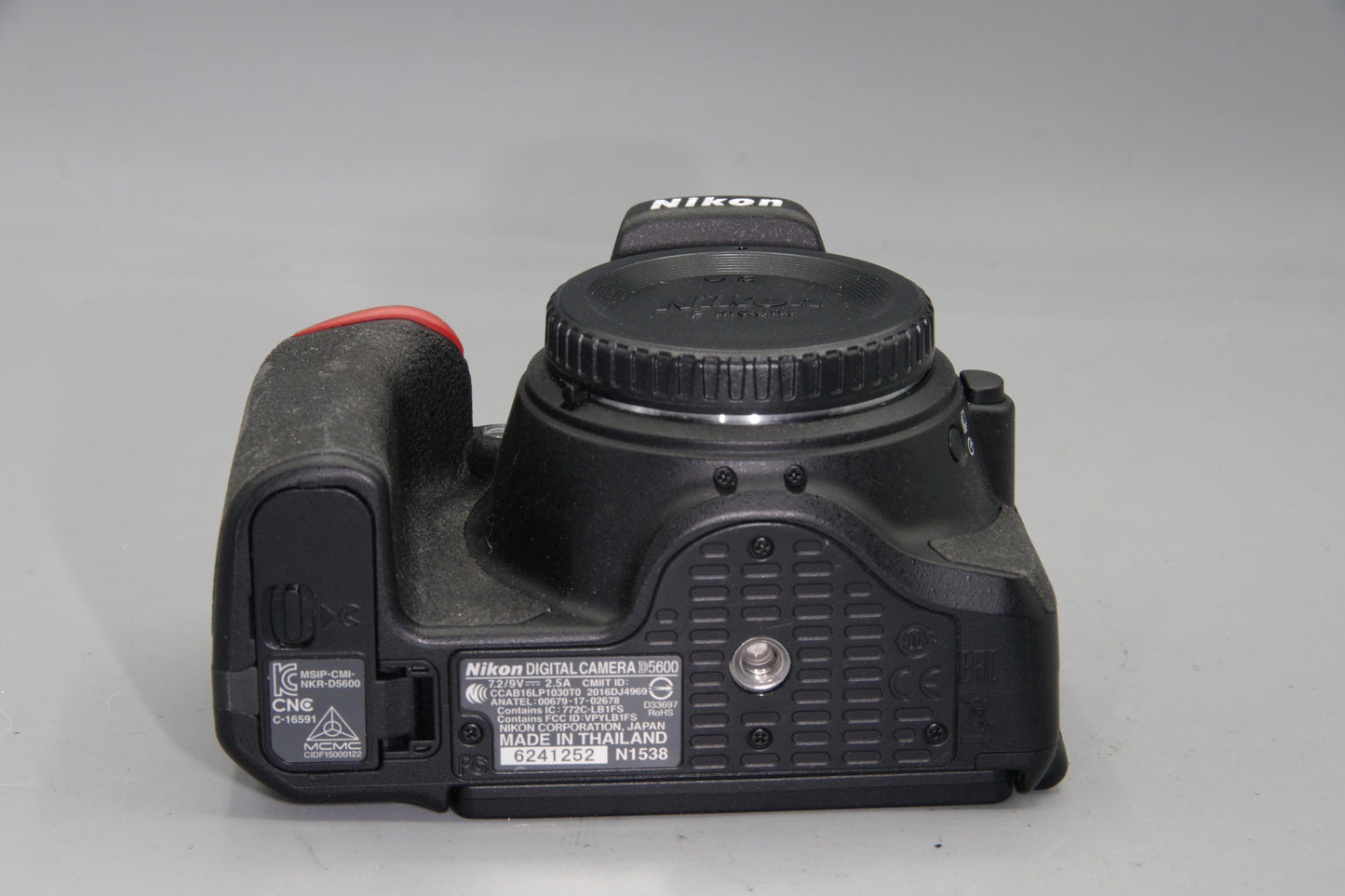 Nikon D5600 DSLR Body – Mint – Shutter Count 913 – Touchscreen – Wi-Fi