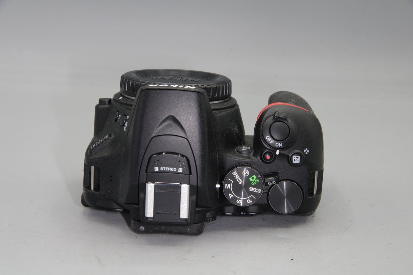 Nikon D5600 DSLR Body – Mint – Shutter Count 913 – Touchscreen – Wi-Fi