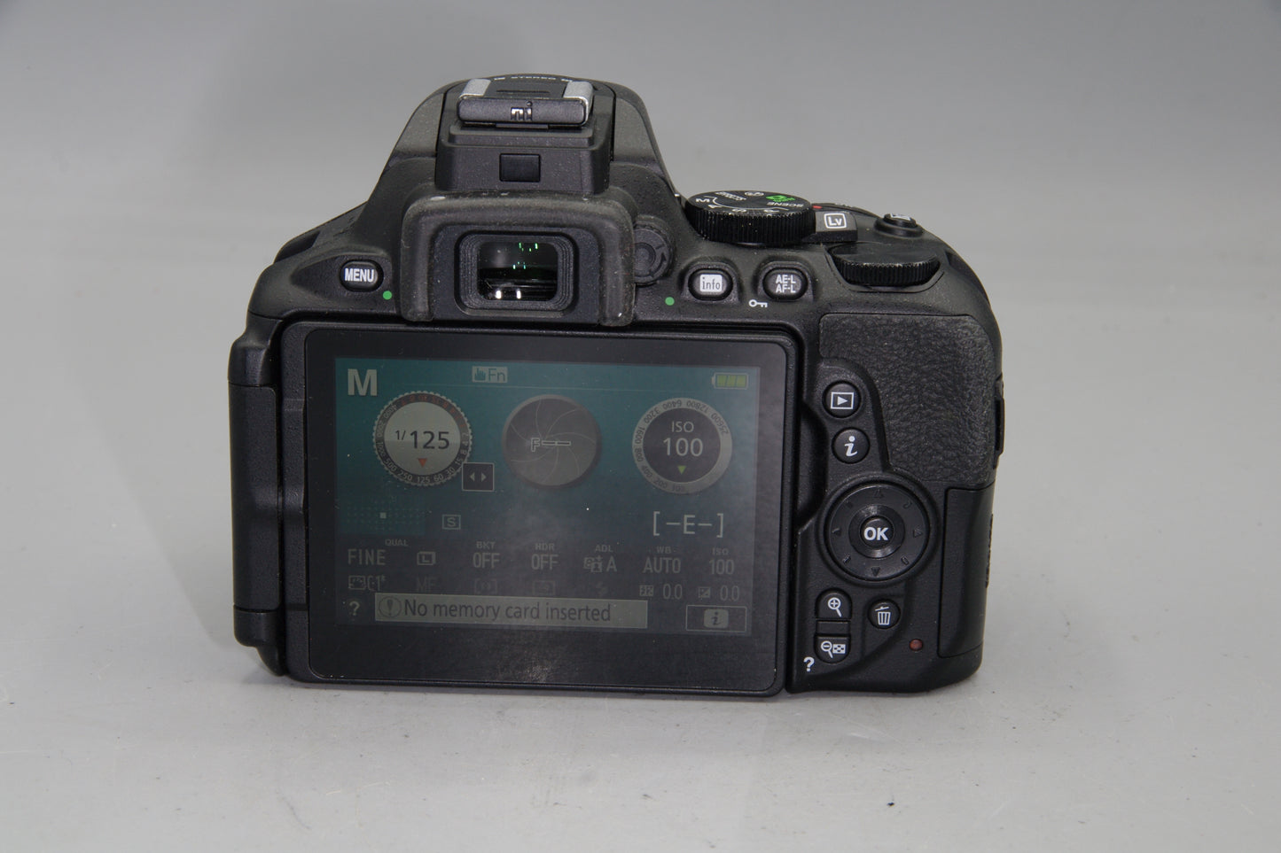 Nikon D5600 DSLR Body – Mint – Shutter Count 913 – Touchscreen – Wi-Fi