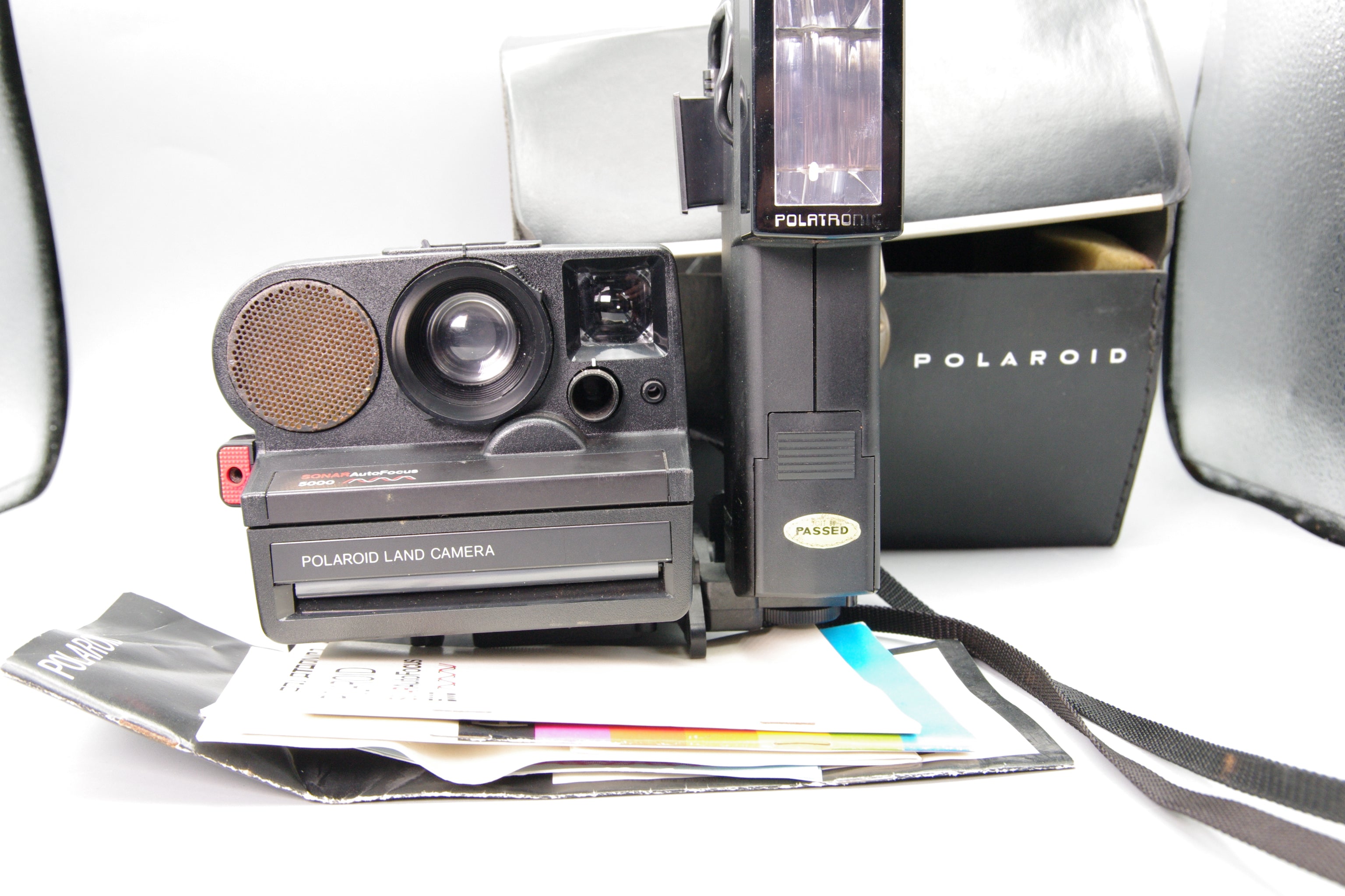 Polaroid Sonar Autofocus 5000 – With Flash, Case & Instructions