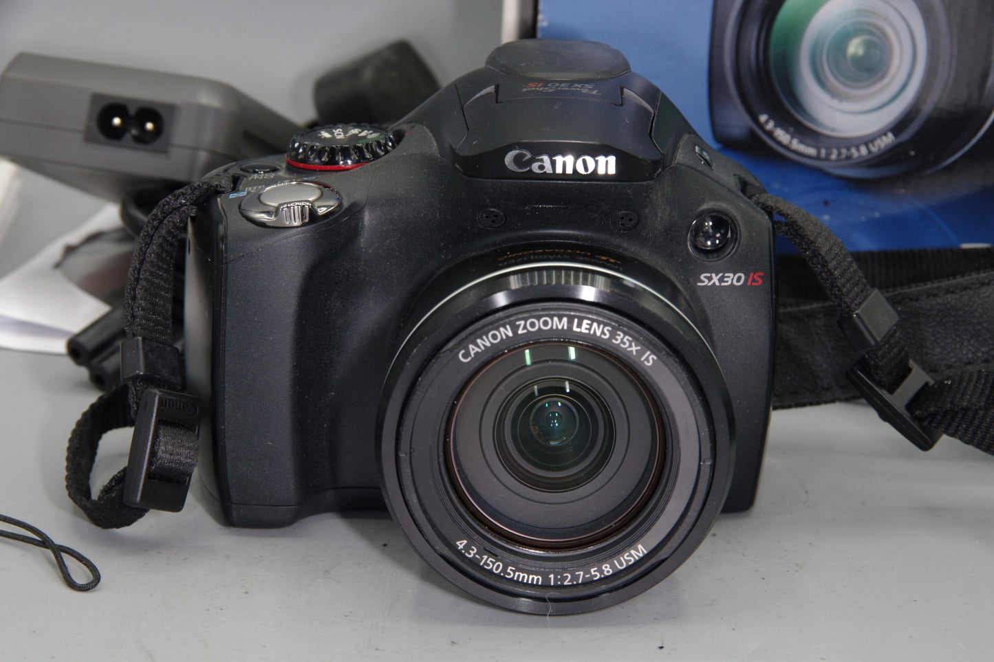 Canon PowerShot SX30IS 14.1MP 35X Opt Zoom Digital Camera  Boxed - EXC