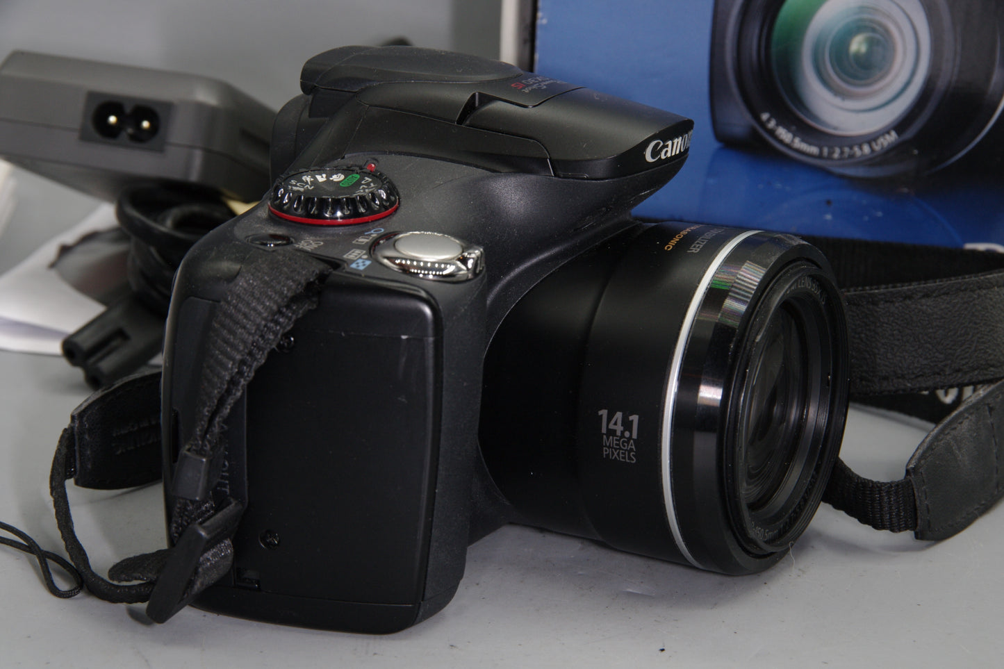 Canon PowerShot SX30IS 14.1MP 35X Opt Zoom Digital Camera  Boxed - EXC