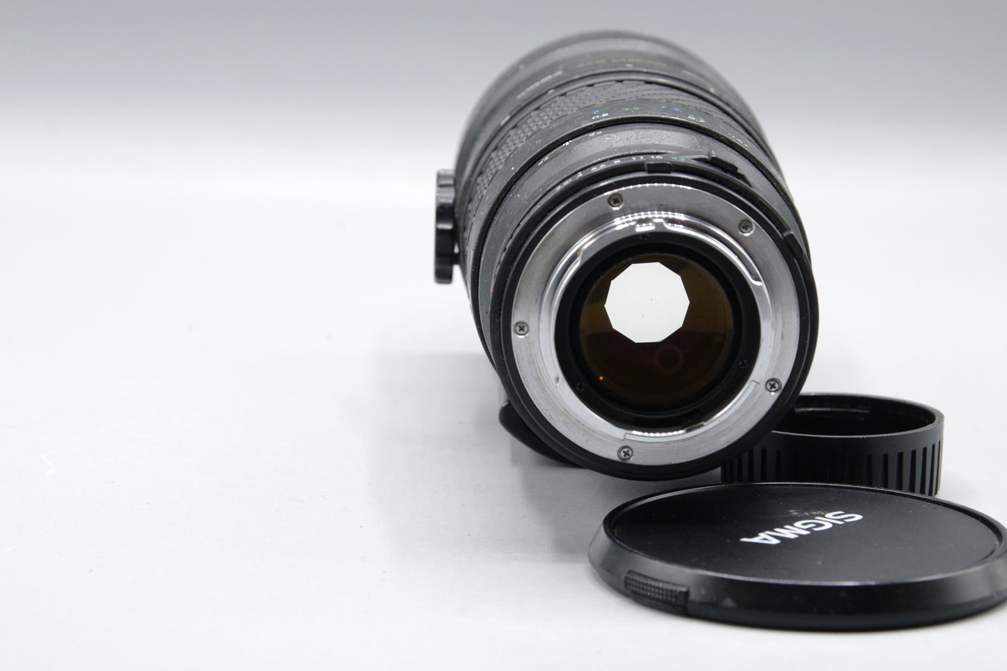 Sigma APO Macro 180mm F/2.8 Lens with Caps - MD Mount For Renovation