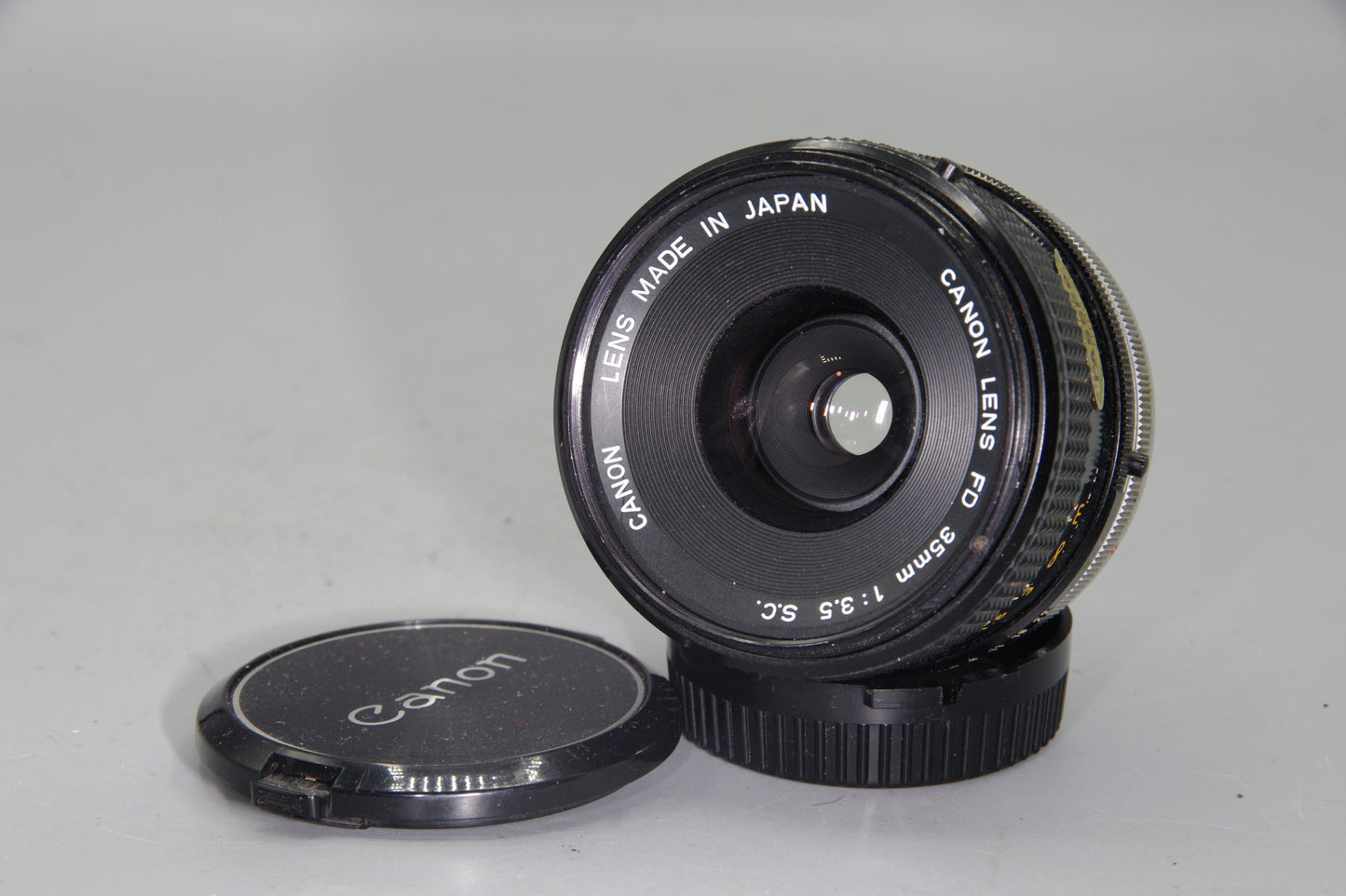 Canon FD 35mm f/3.5 S.C. Wide-Angle Lens – Excellent Condition with Caps