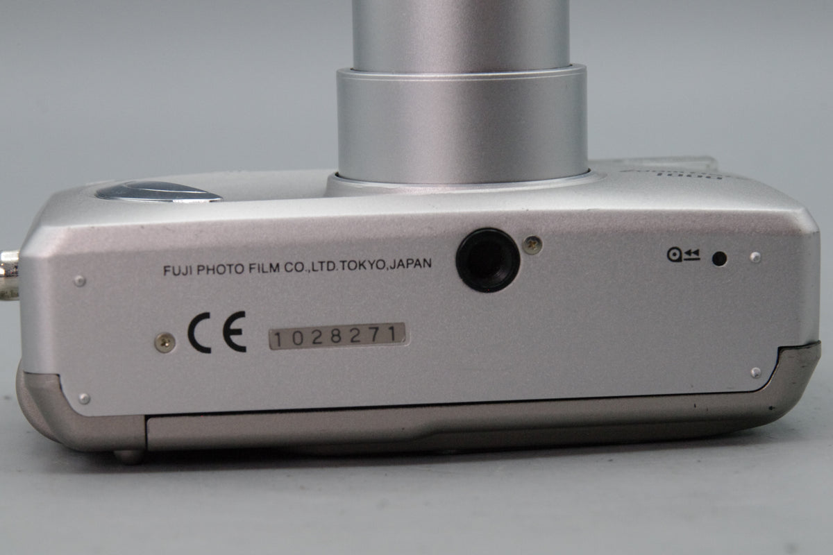Fujifilm Zoom Date 1000 35mm Point and Shoot Film Camera - VGC