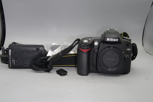 Nikon D90 12.3MP DSLR Camera + Battery + Charger  Low Shutter Count