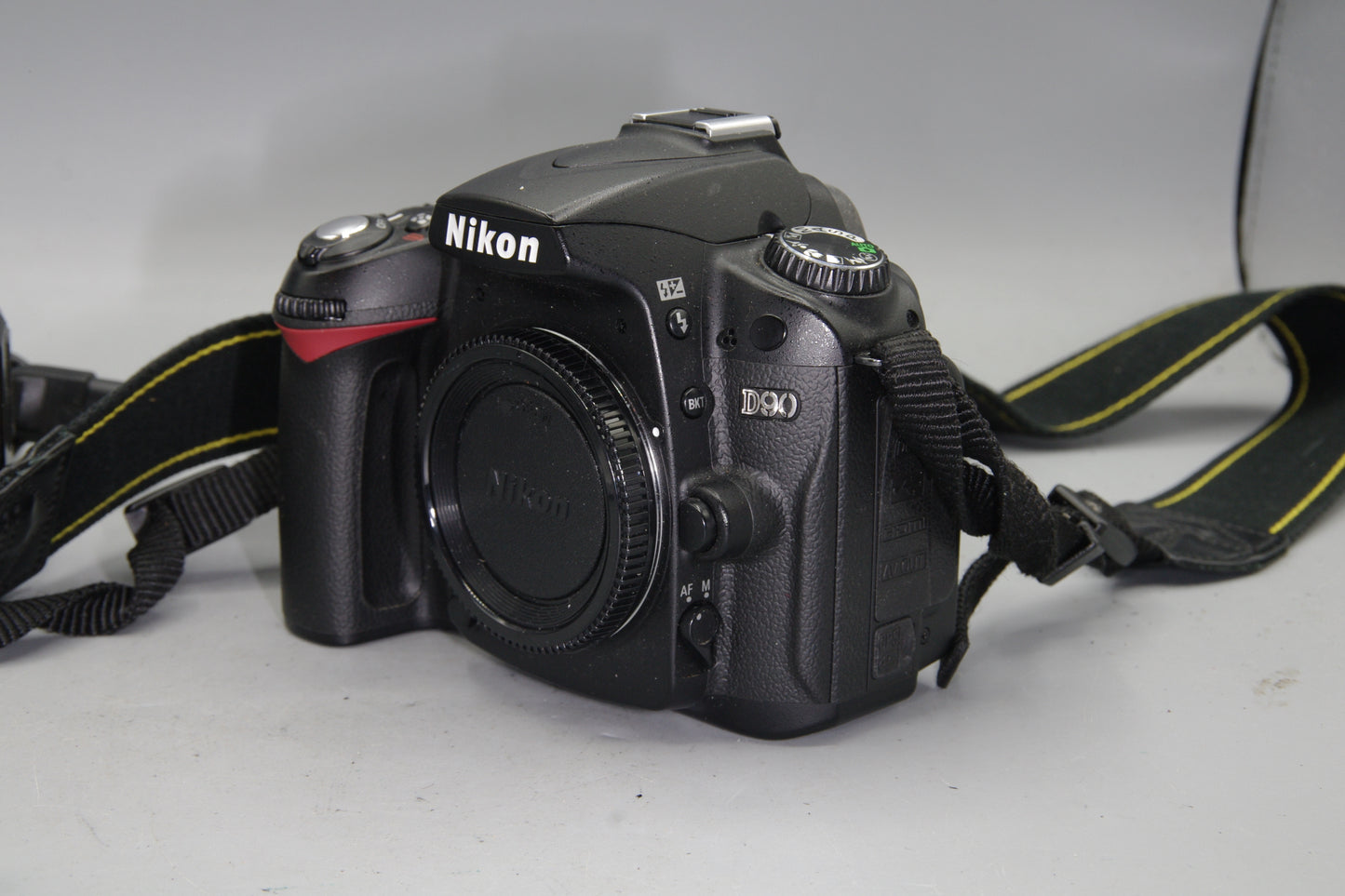 Nikon D90 12.3MP DSLR Camera + Battery + Charger  Low Shutter Count
