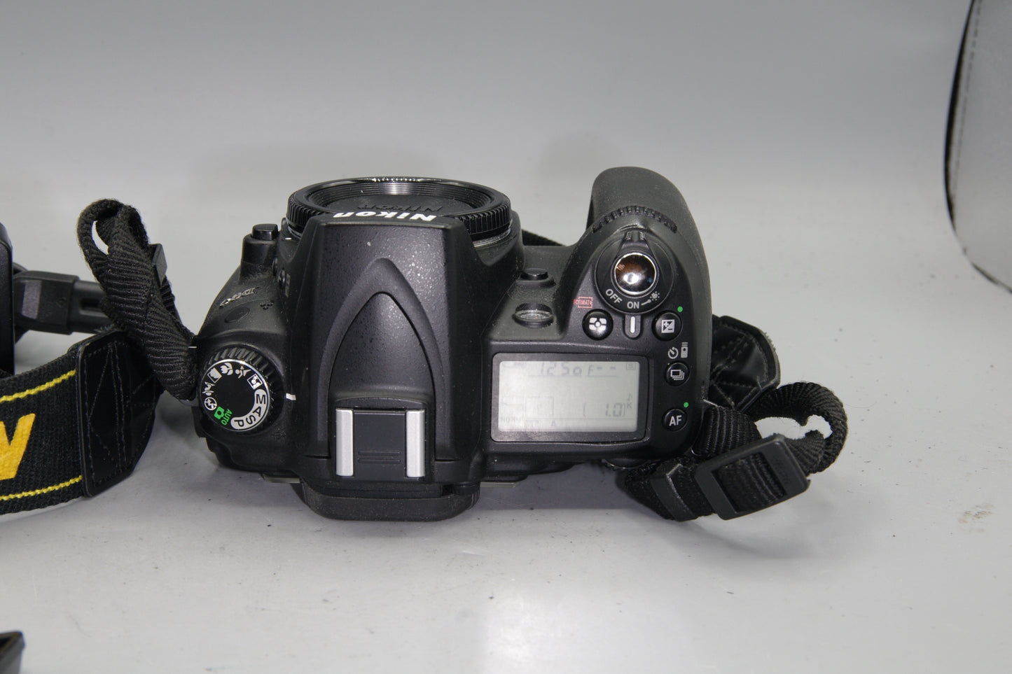 Nikon D90 12.3MP DSLR Camera + Battery + Charger  Low Shutter Count