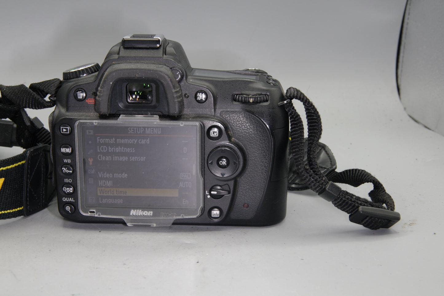 Nikon D90 12.3MP DSLR Camera + Battery + Charger  Low Shutter Count