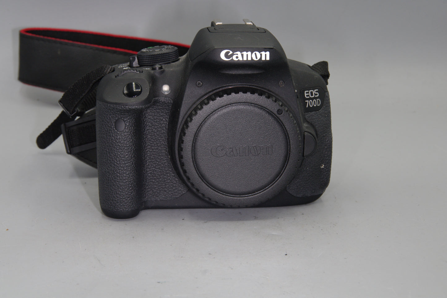 Canon EOS 700D 18MP DSLR Camera Body – S/C 1210 – Excellent Condition