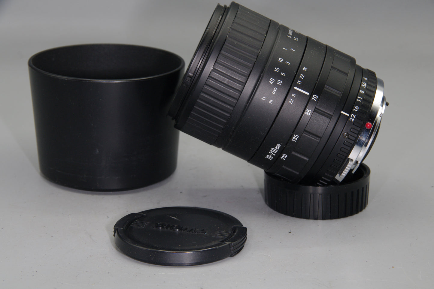 Sigma 70–210mm f/4–5.6 UC II Zoom Lens – Olympus OM Mount – Excellent Condition
