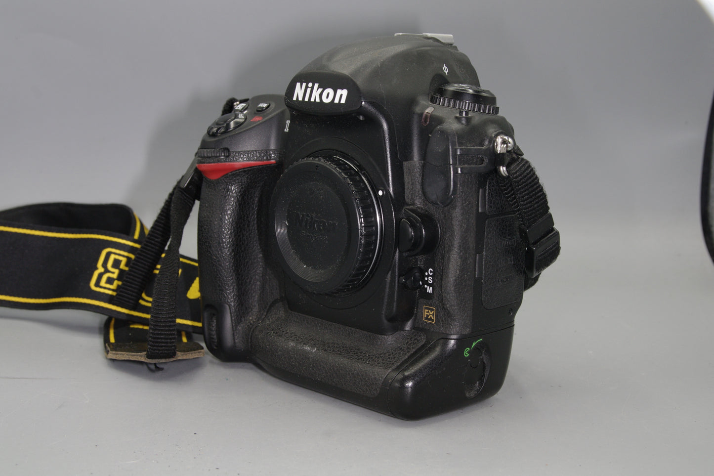Nikon D3 12.1MP Professional DSLR - Excellent Low S/C with Battery in box