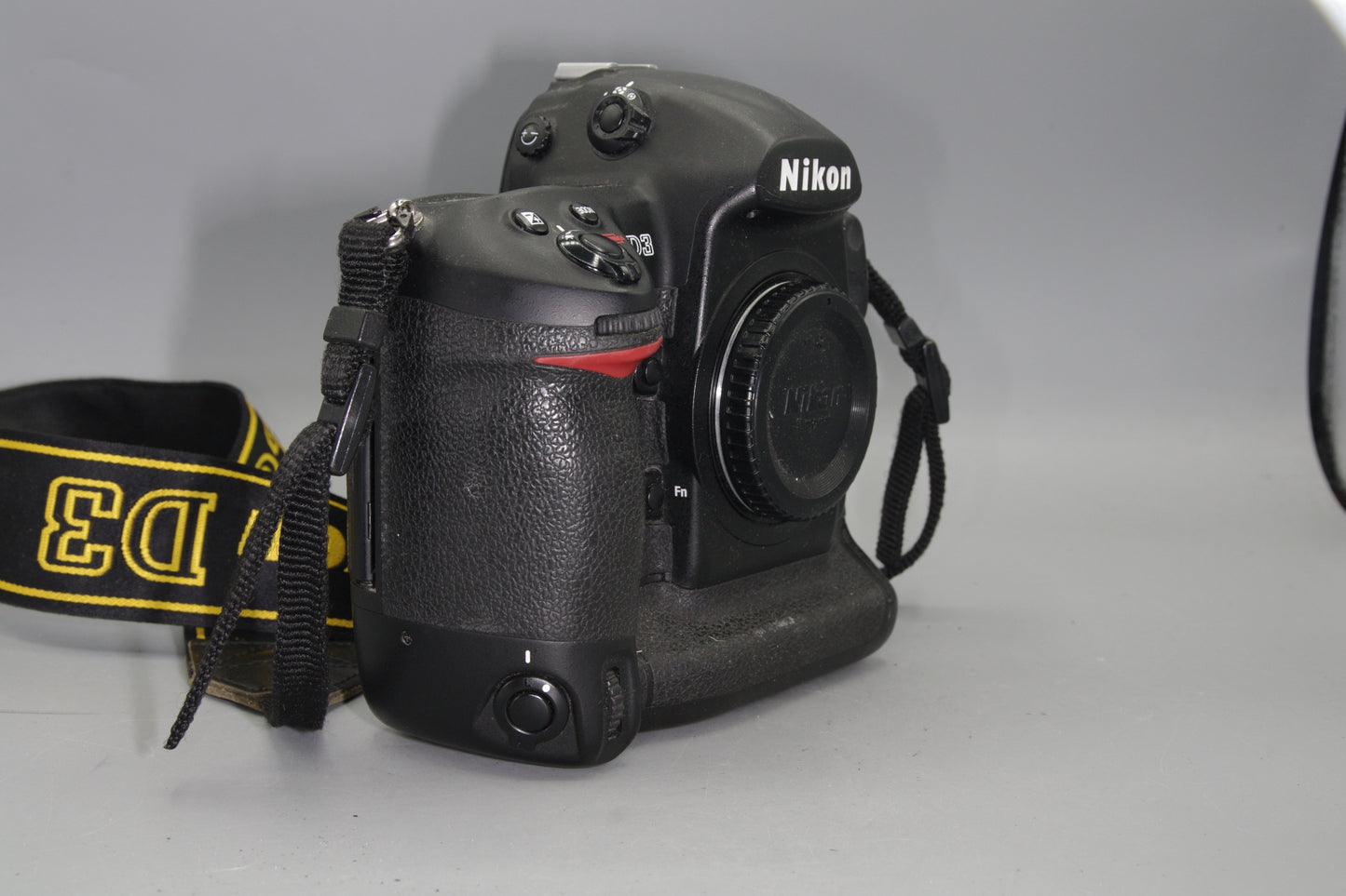 Nikon D3 12.1MP Professional DSLR - Excellent Low S/C with Battery in box