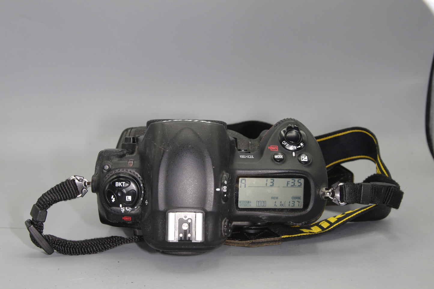 Nikon D3 12.1MP Professional DSLR - Excellent Low S/C with Battery in box