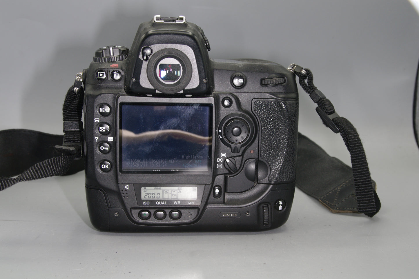 Nikon D3 12.1MP Professional DSLR - Excellent Low S/C with Battery in box