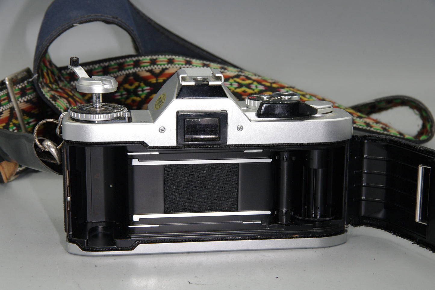 Canon AV-1 + FD 50mm f/1.8 Lens – Excellent Tested 35mm Film SLR + New Batteries