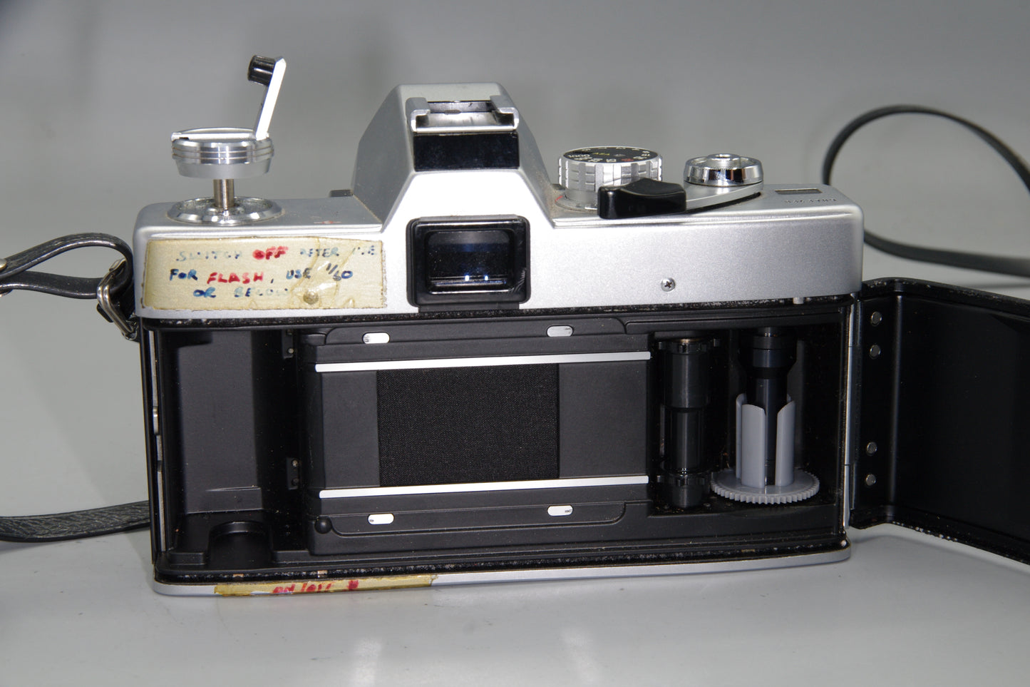 Minolta SR-T100b 35mm SLR + Rokkor 50mm f/2 Lens – Tested – Manual