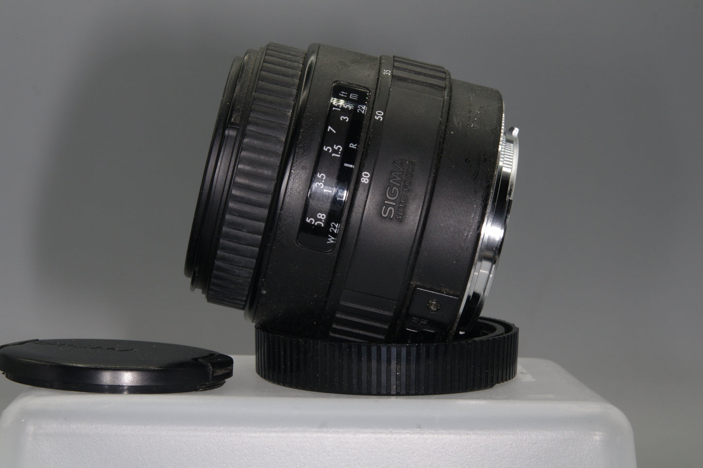 Sigma 35-80mm F/4-5.6 DL AF Zoom Lens with Caps - Canon EF Mount