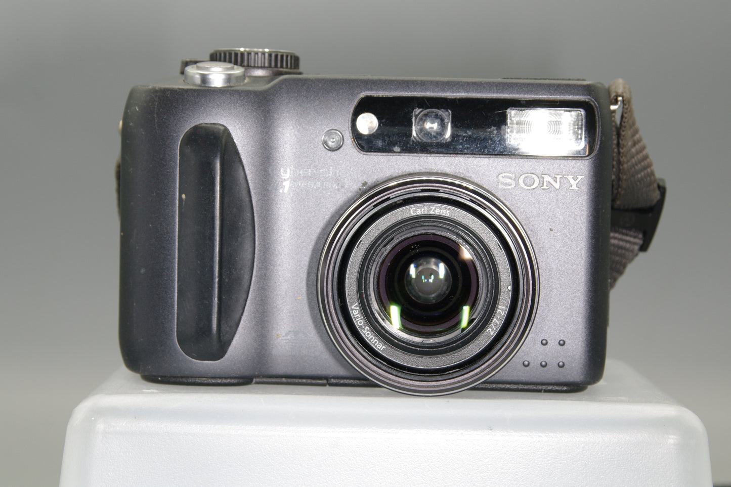 Sony Cybershot DSC-S85 4.1MP Compact Digital Camera
