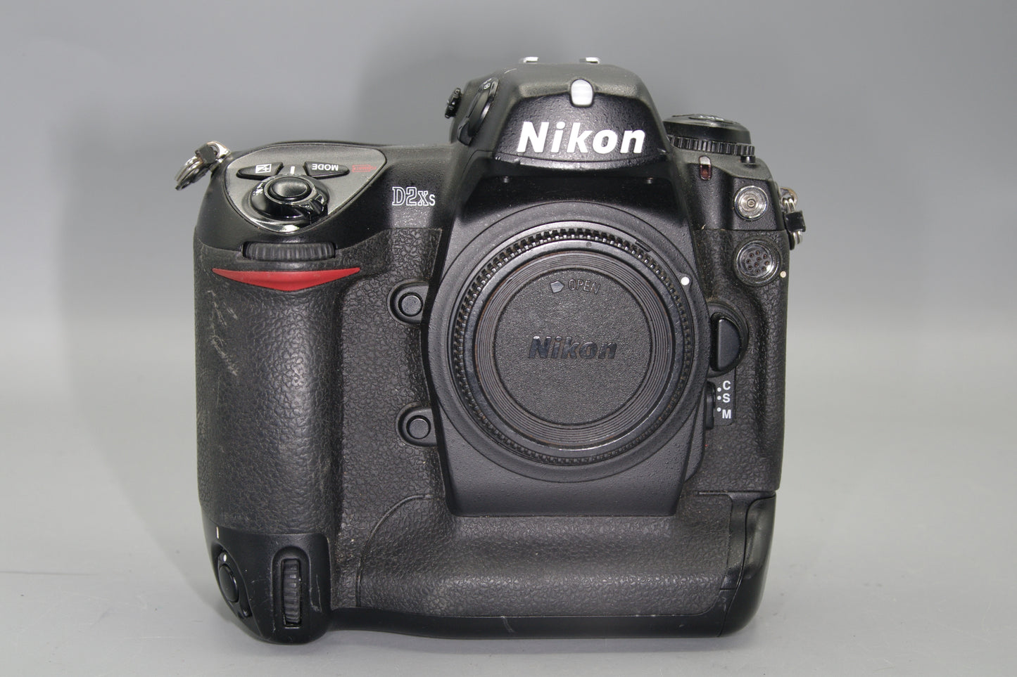 Nikon D2XS 12.4MP Professional DSLR & Battery - S/C 57531