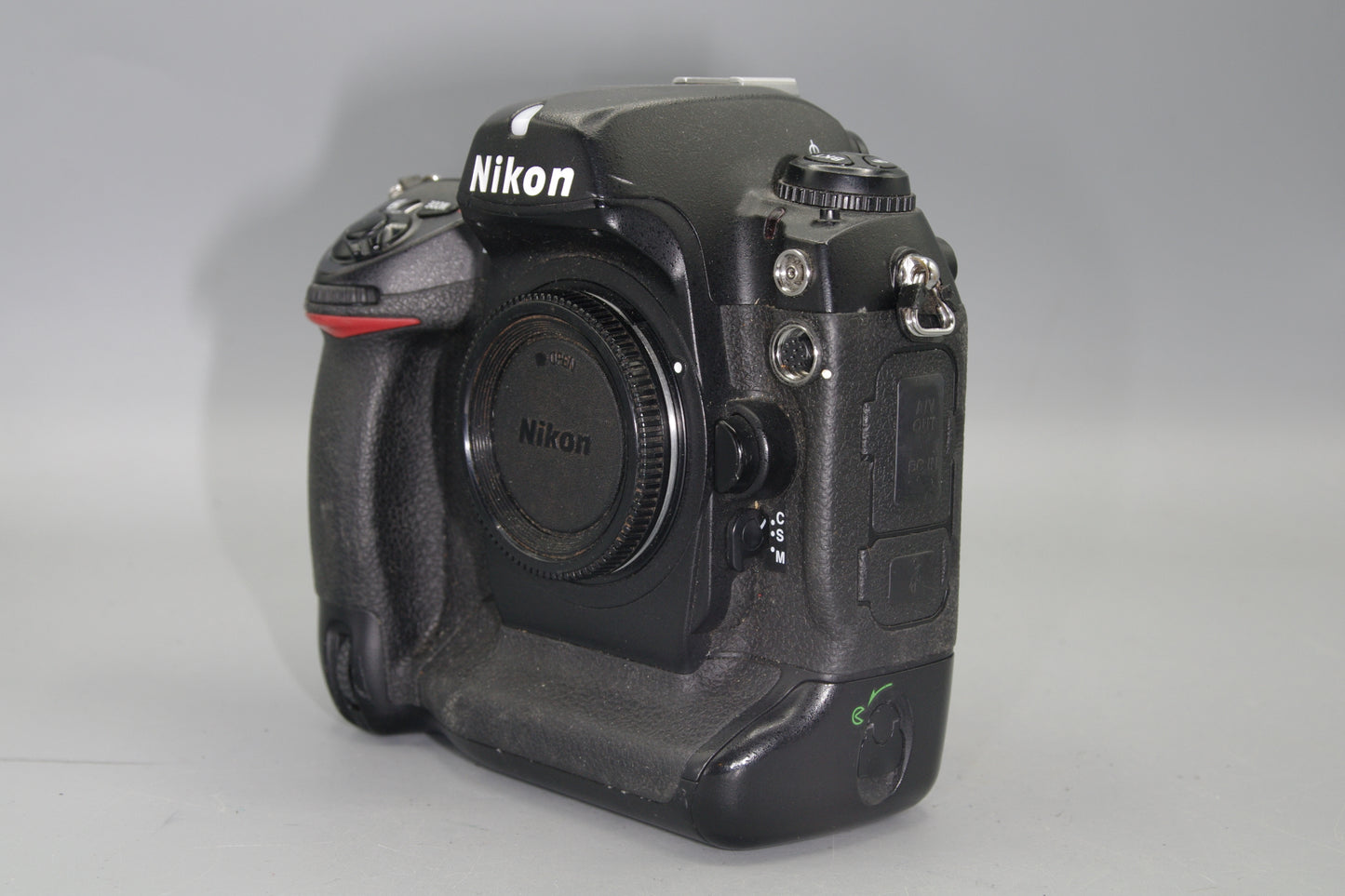 Nikon D2XS 12.4MP Professional DSLR & Battery - S/C 57531