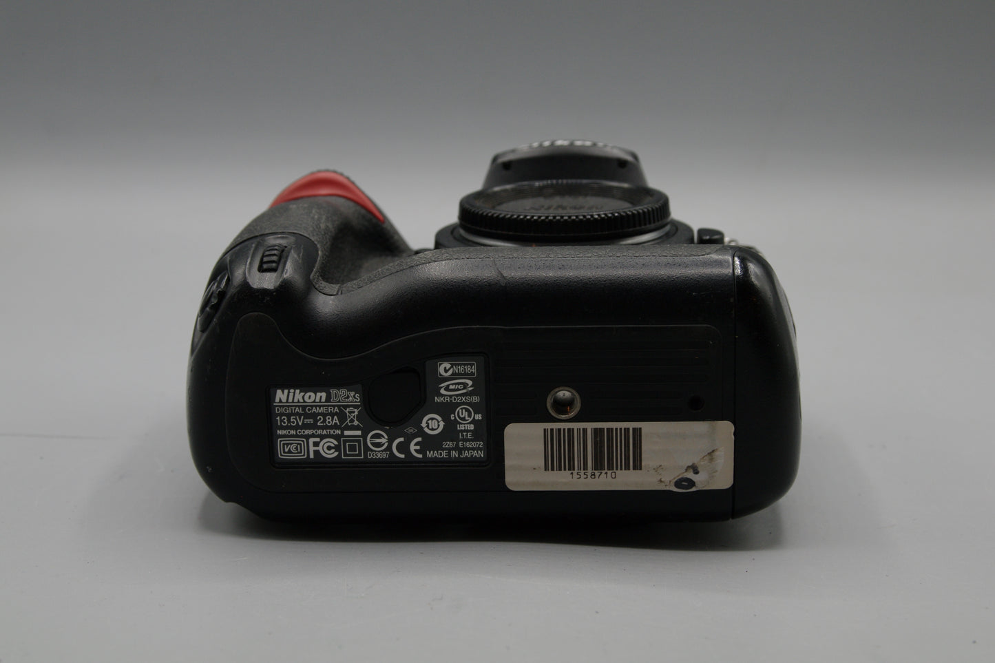 Nikon D2XS 12.4MP Professional DSLR & Battery - S/C 57531