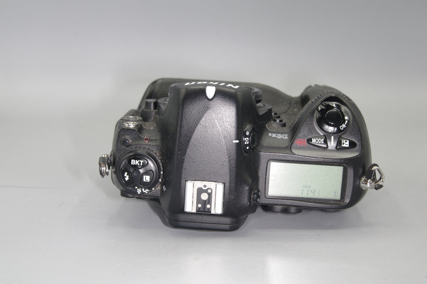Nikon D2XS 12.4MP Professional DSLR & Battery - S/C 57531
