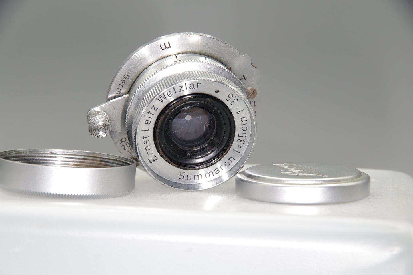 Leitz Summaron 35mm F3.5 L39 Lens with both caps – Excellent