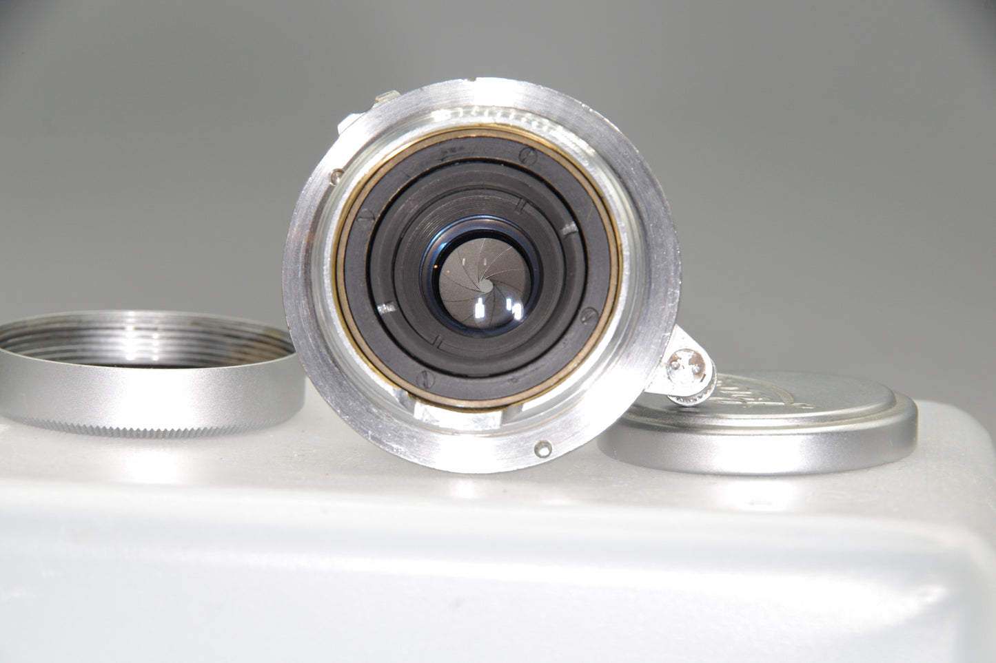 Leitz Summaron 35mm F3.5 L39 Lens with both caps – Excellent