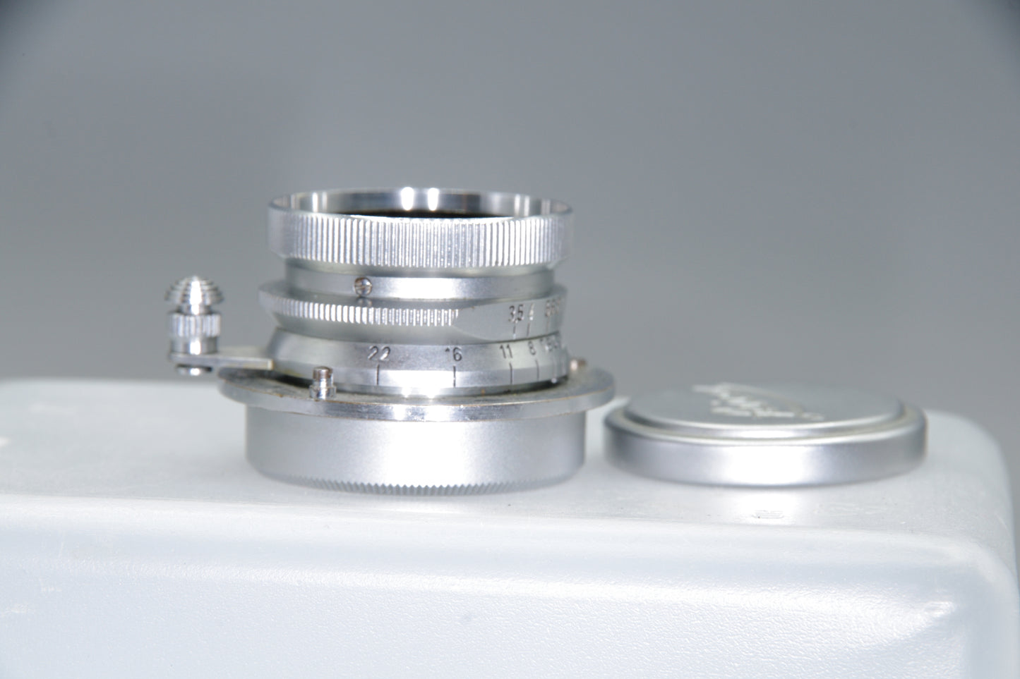 Leitz Summaron 35mm F3.5 L39 Lens with both caps – Excellent