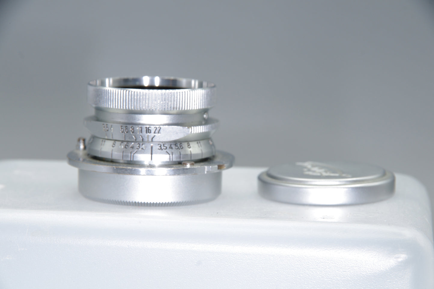 Leitz Summaron 35mm F3.5 L39 Lens with both caps – Excellent