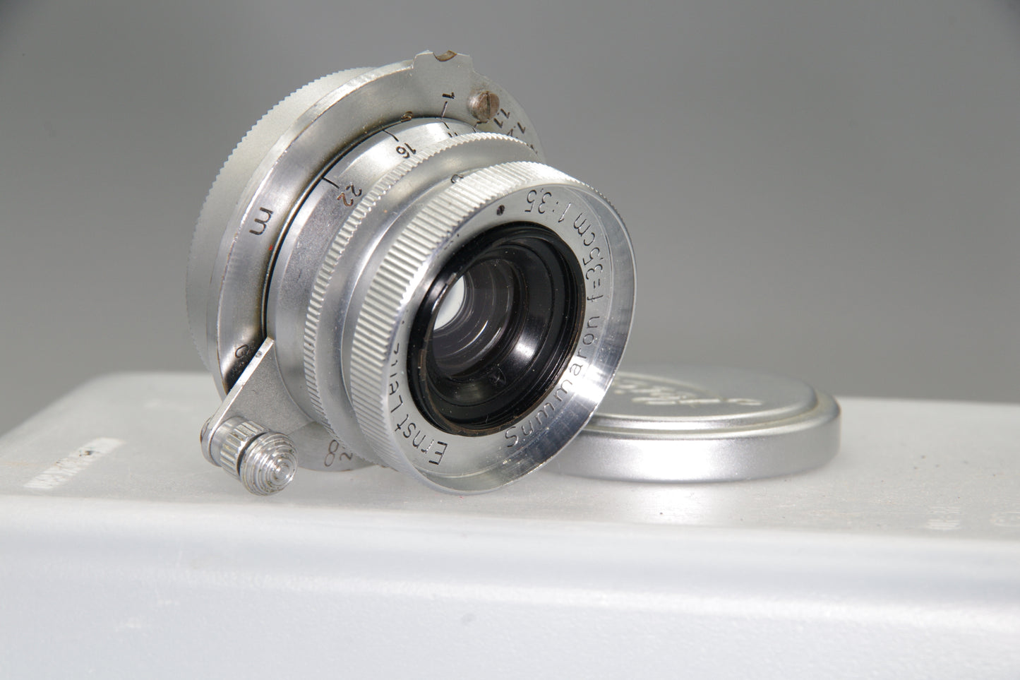 Leitz Summaron 35mm F3.5 L39 Lens with both caps – Excellent