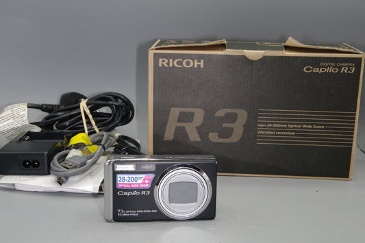 Ricoh Caplio R3 5MP Compact Digital Camera 7x Zoom Boxed - Excellent