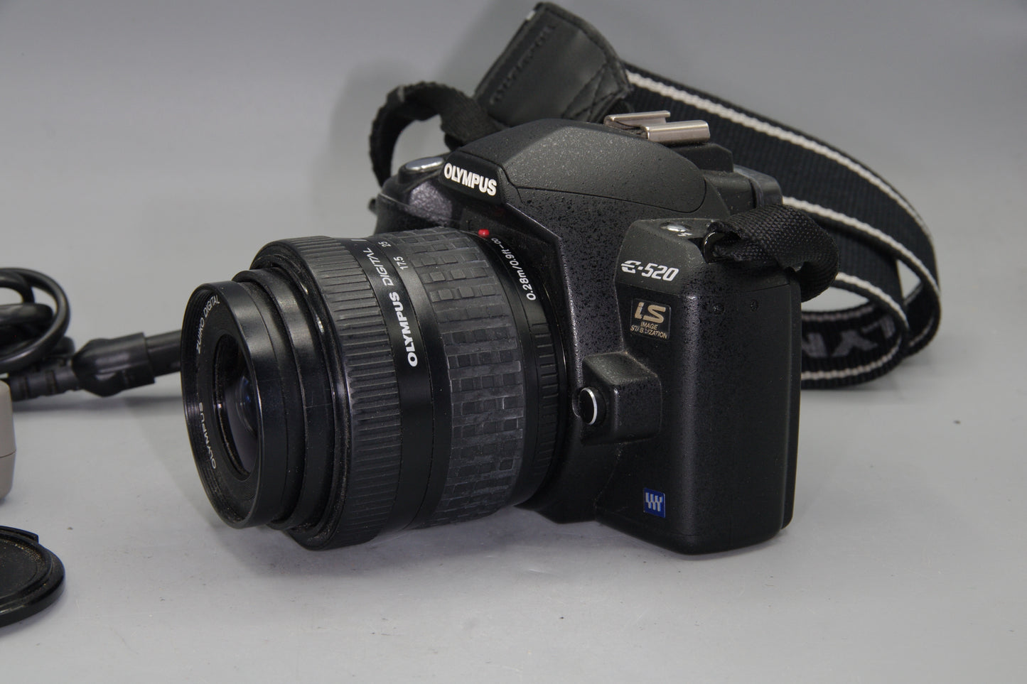 Olympus E-520 DSLR 10MP + 17.5-45mm Zuiko Lens Four Thirds - Low S/C 2350