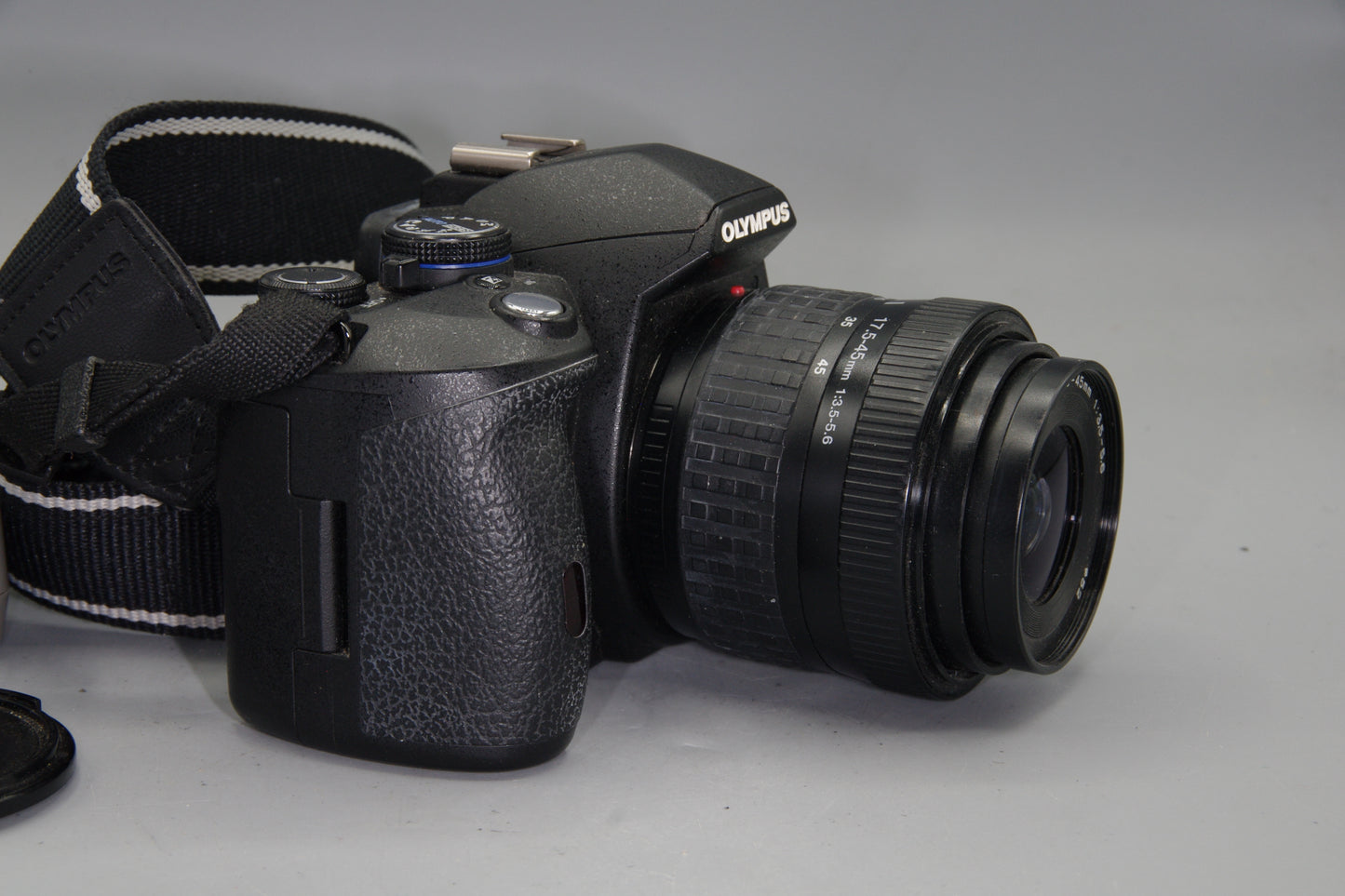 Olympus E-520 DSLR 10MP + 17.5-45mm Zuiko Lens Four Thirds - Low S/C 2350