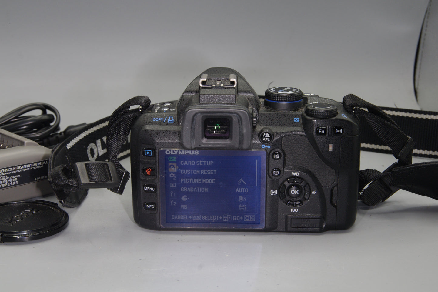 Olympus E-520 DSLR 10MP + 17.5-45mm Zuiko Lens Four Thirds - Low S/C 2350