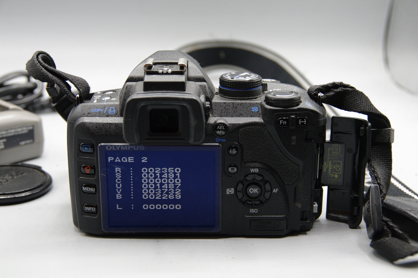 Olympus E-520 DSLR 10MP + 17.5-45mm Zuiko Lens Four Thirds - Low S/C 2350