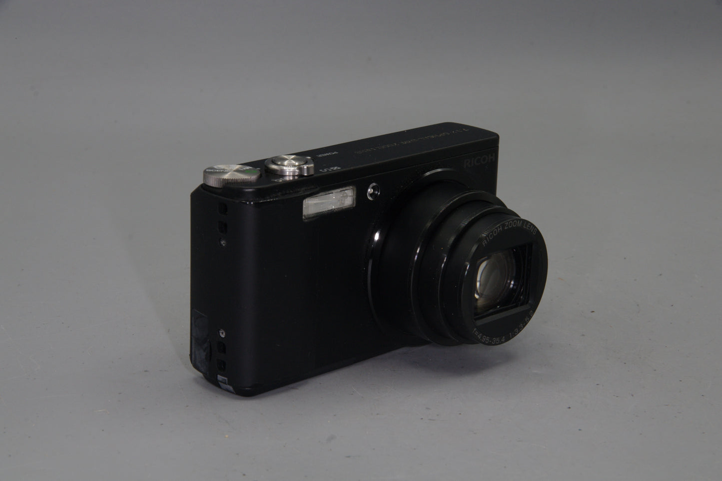 Ricoh R8 Digital Camera - 10MP - 7.1x Zoom - Compact - Excellent