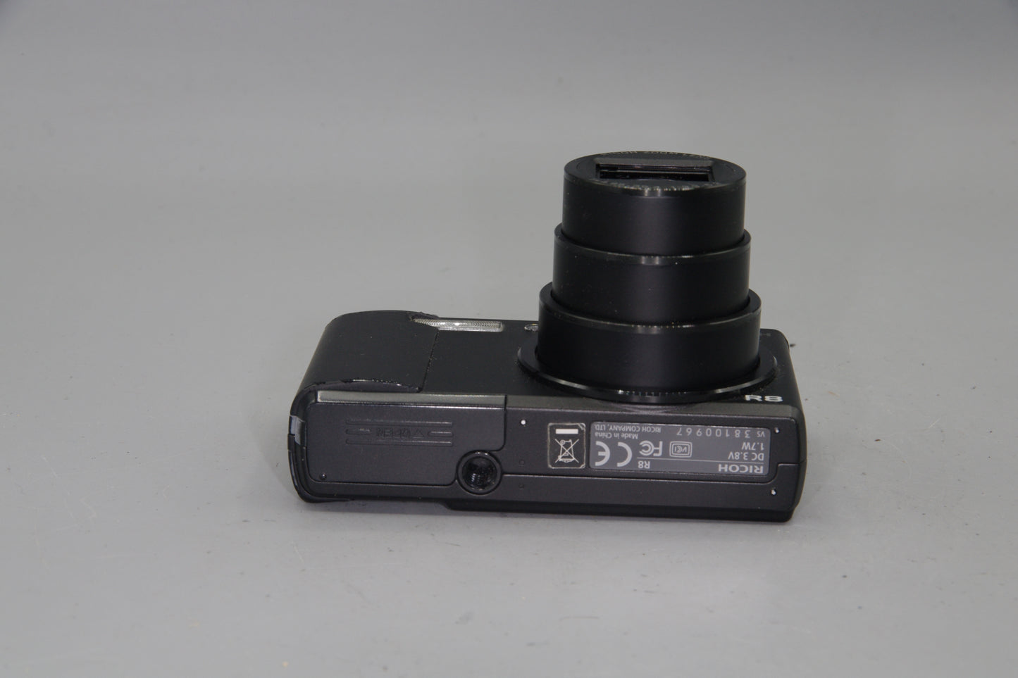 Ricoh R8 Digital Camera - 10MP - 7.1x Zoom - Compact - Excellent