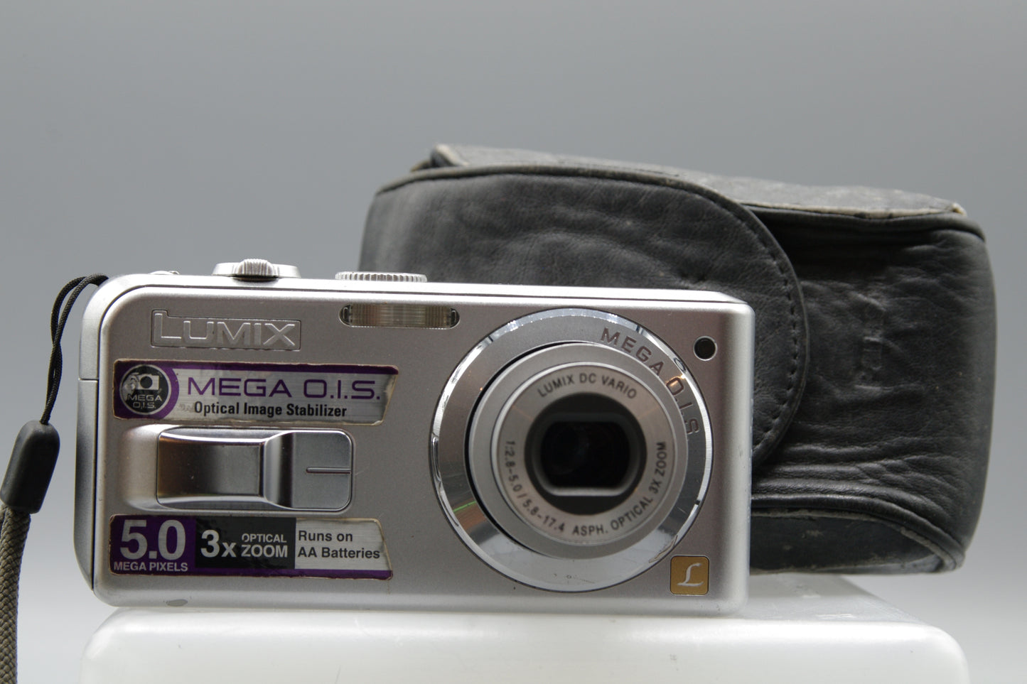 Panasonic Lumix DMC-LS2 5MP Compact Digital Camera - Takes AA