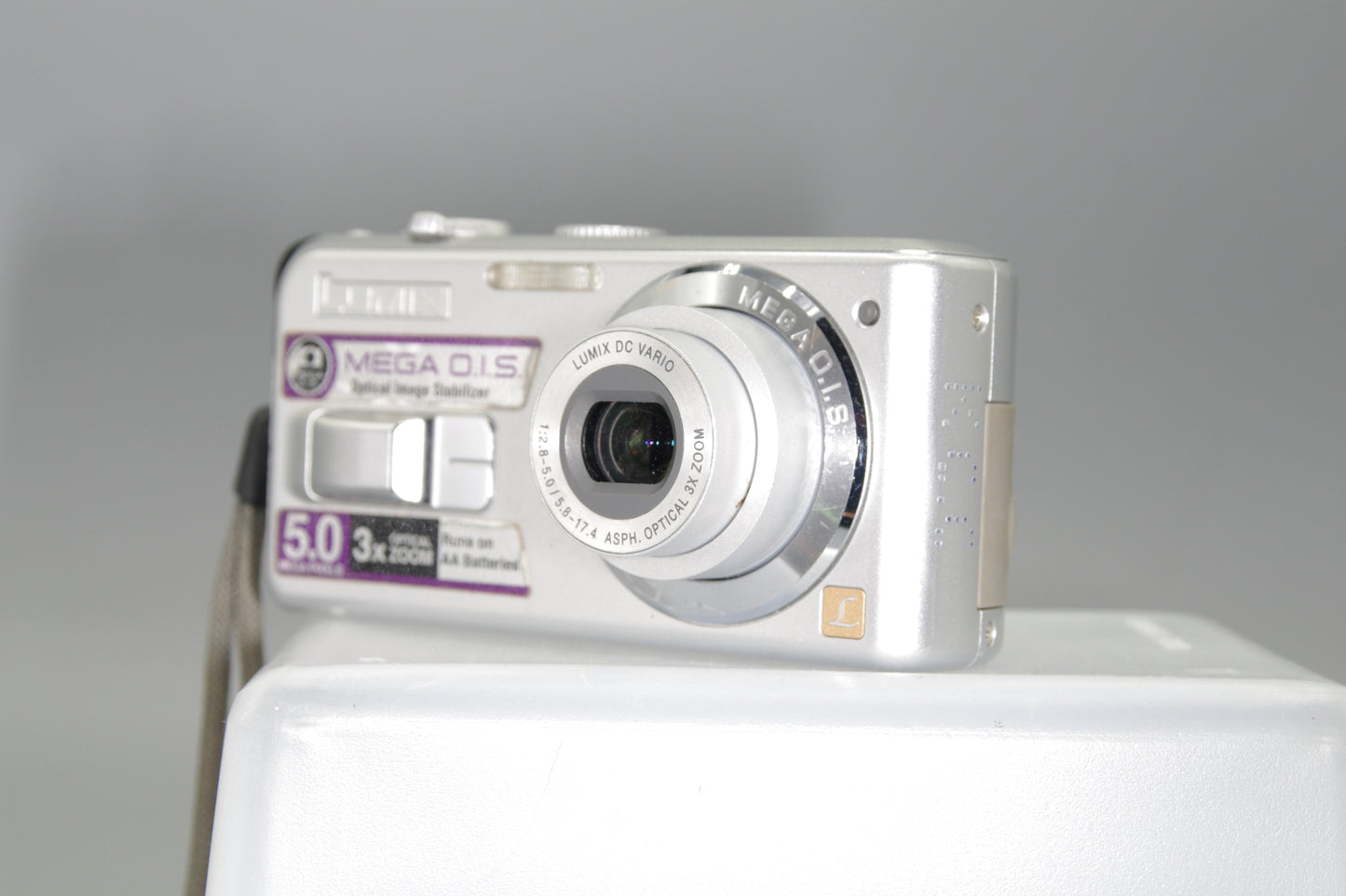 Panasonic Lumix DMC-LS2 5MP Compact Digital Camera - Takes AA
