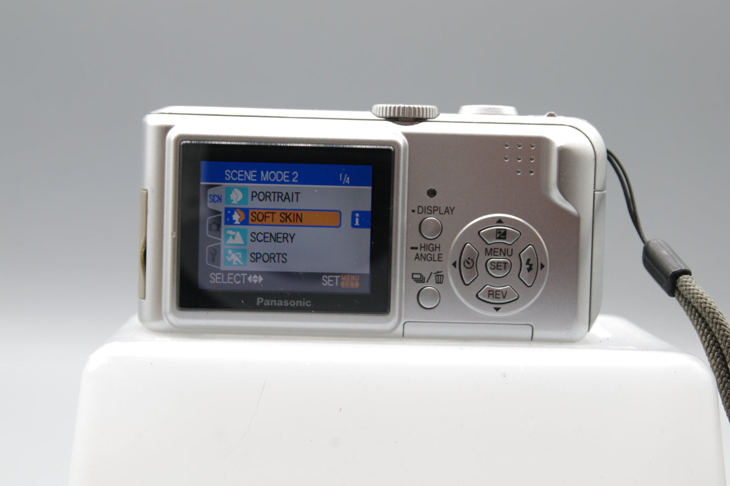 Panasonic Lumix DMC-LS2 5MP Compact Digital Camera - Takes AA
