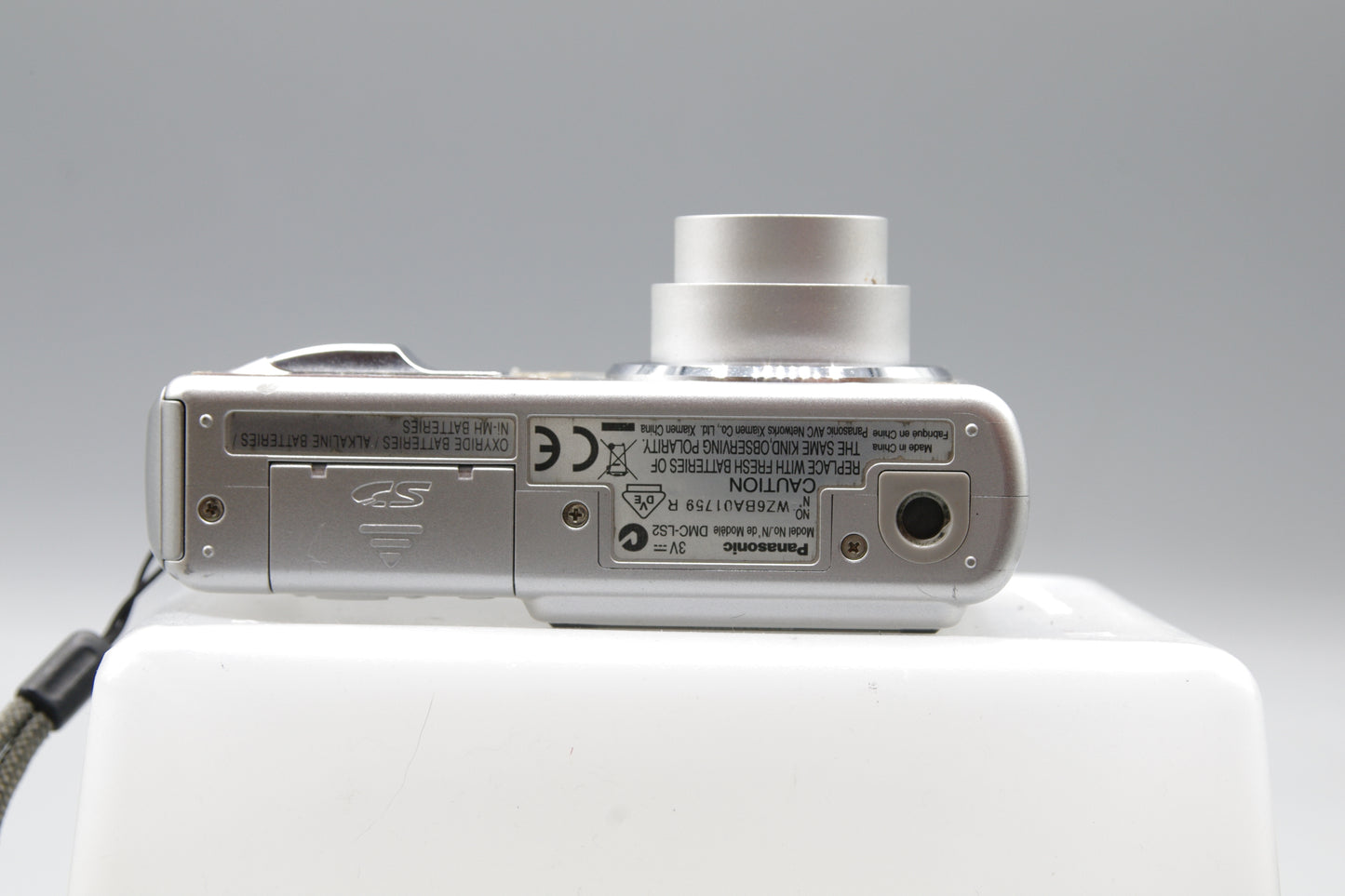 Panasonic Lumix DMC-LS2 5MP Compact Digital Camera - Takes AA